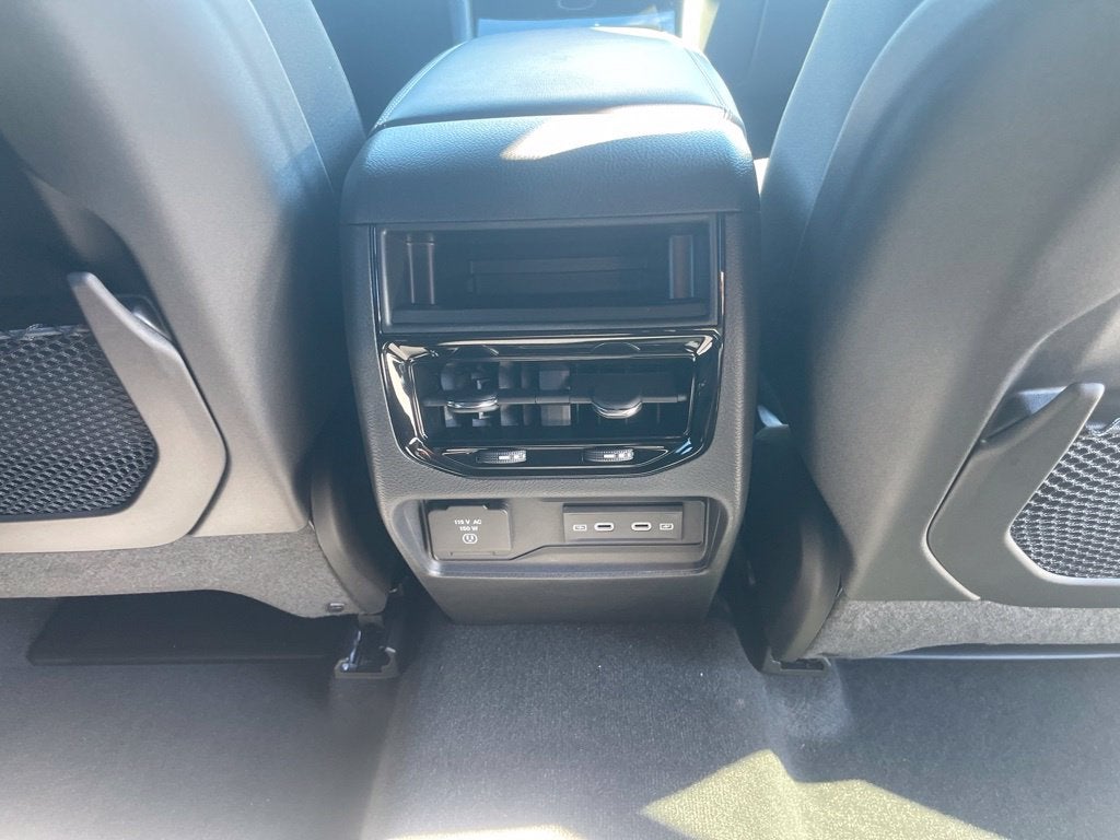 2027 Jeep Grand Cherokee GRAND CHEROKEE LAREDO ALTITUDE 4X2