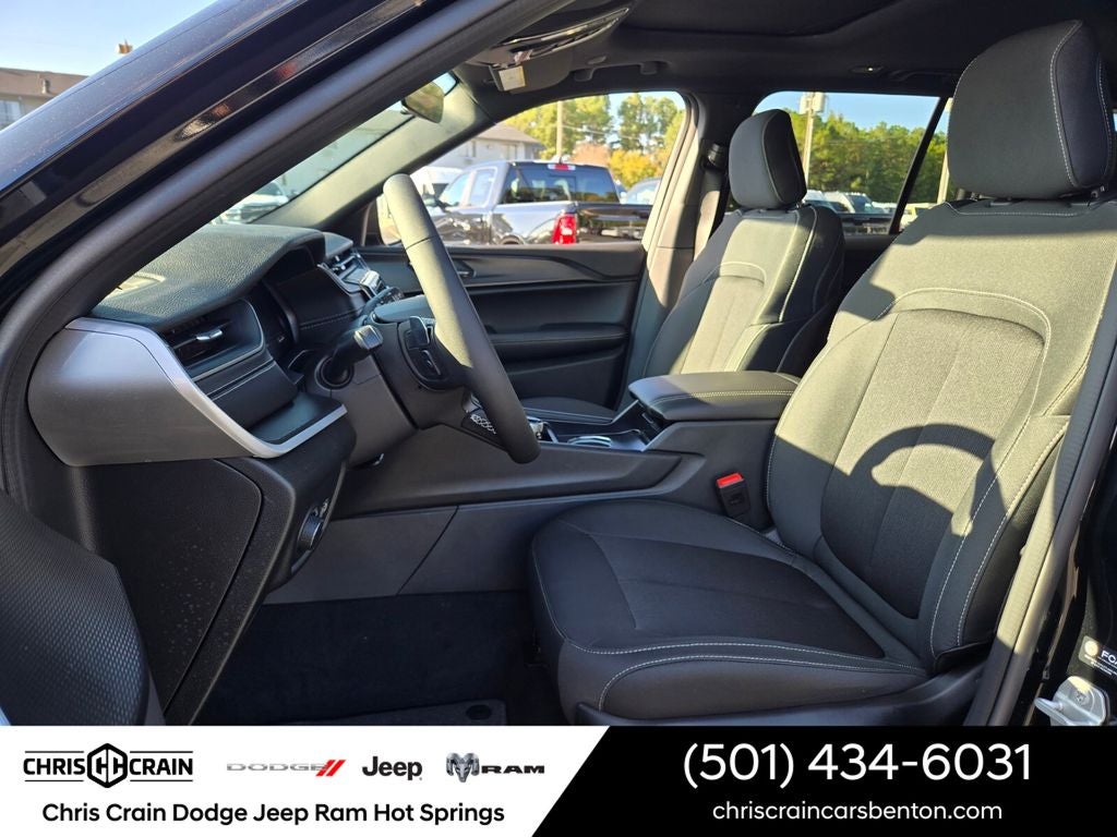 2025 Jeep Grand Cherokee GRAND CHEROKEE LAREDO X 4X4