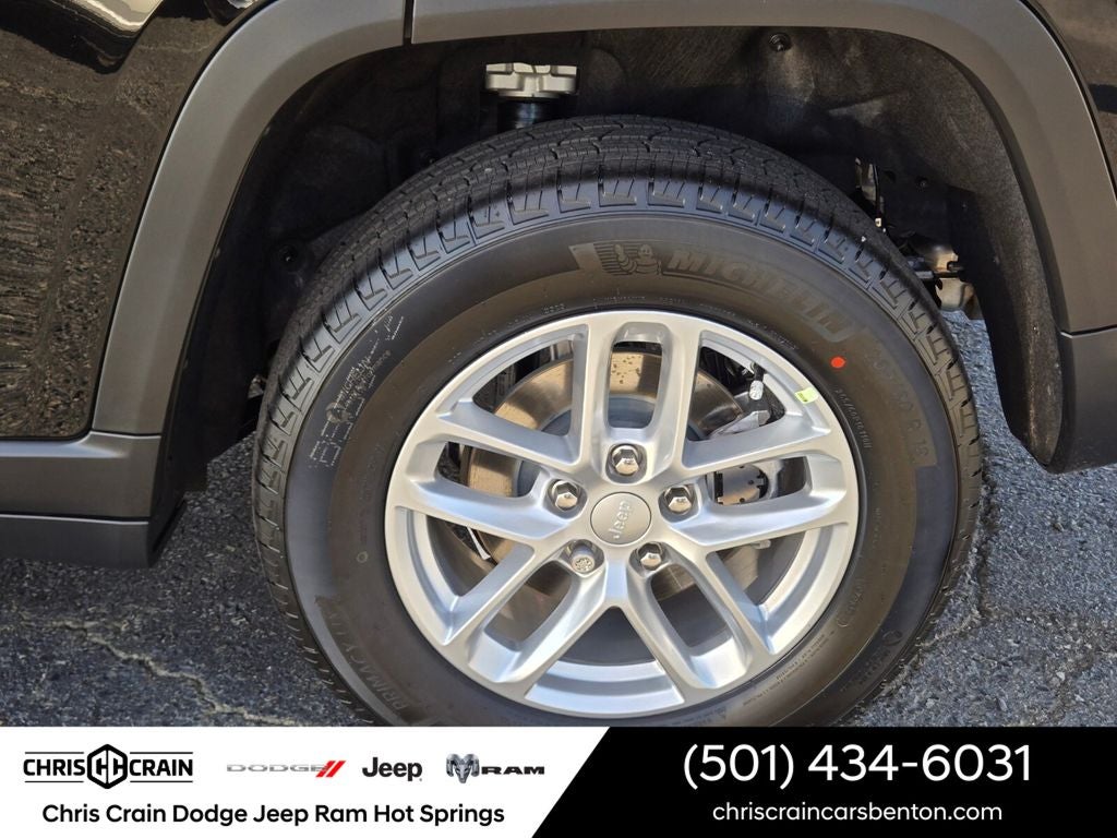 2025 Jeep Grand Cherokee GRAND CHEROKEE LAREDO X 4X4