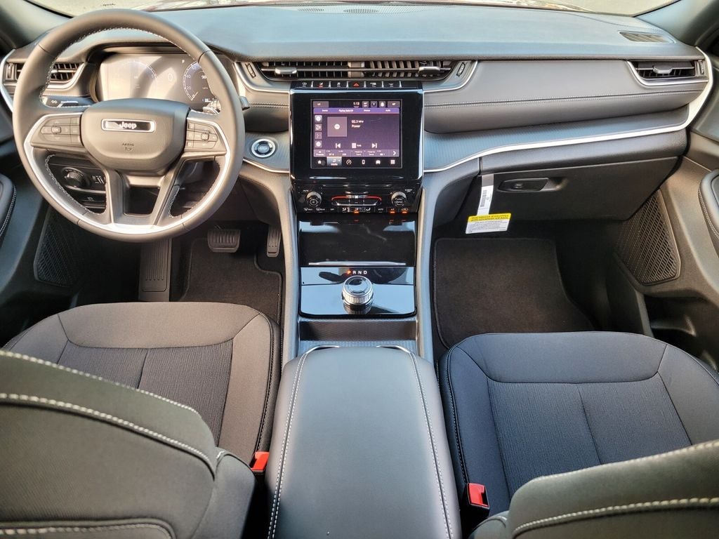 2025 Jeep Grand Cherokee GRAND CHEROKEE LAREDO X 4X4