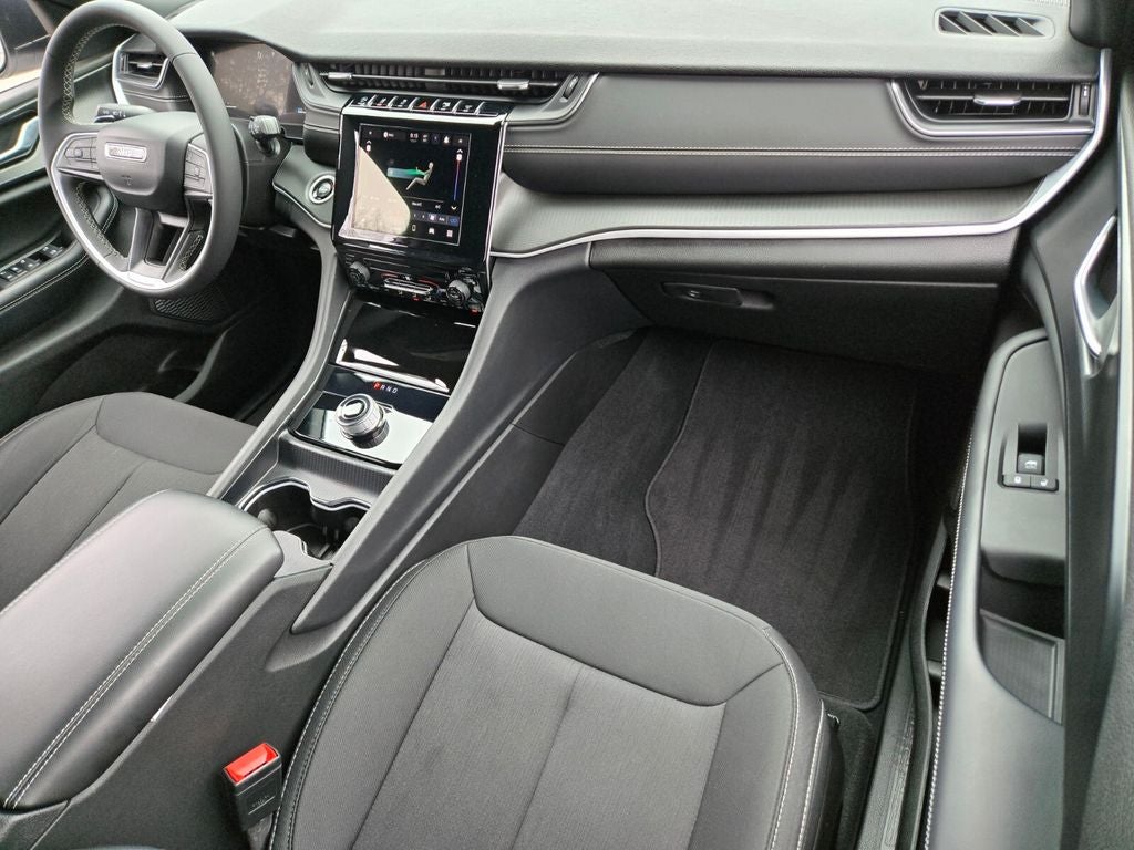 2025 Jeep Grand Cherokee Laredo X 4x4