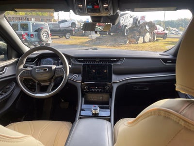 2025 Jeep Grand Cherokee Laredo X 4x4