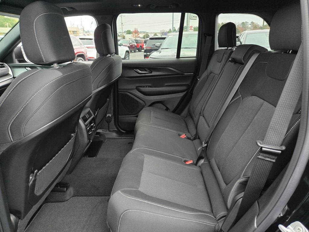 2025 Jeep Grand Cherokee GRAND CHEROKEE LAREDO X 4X4