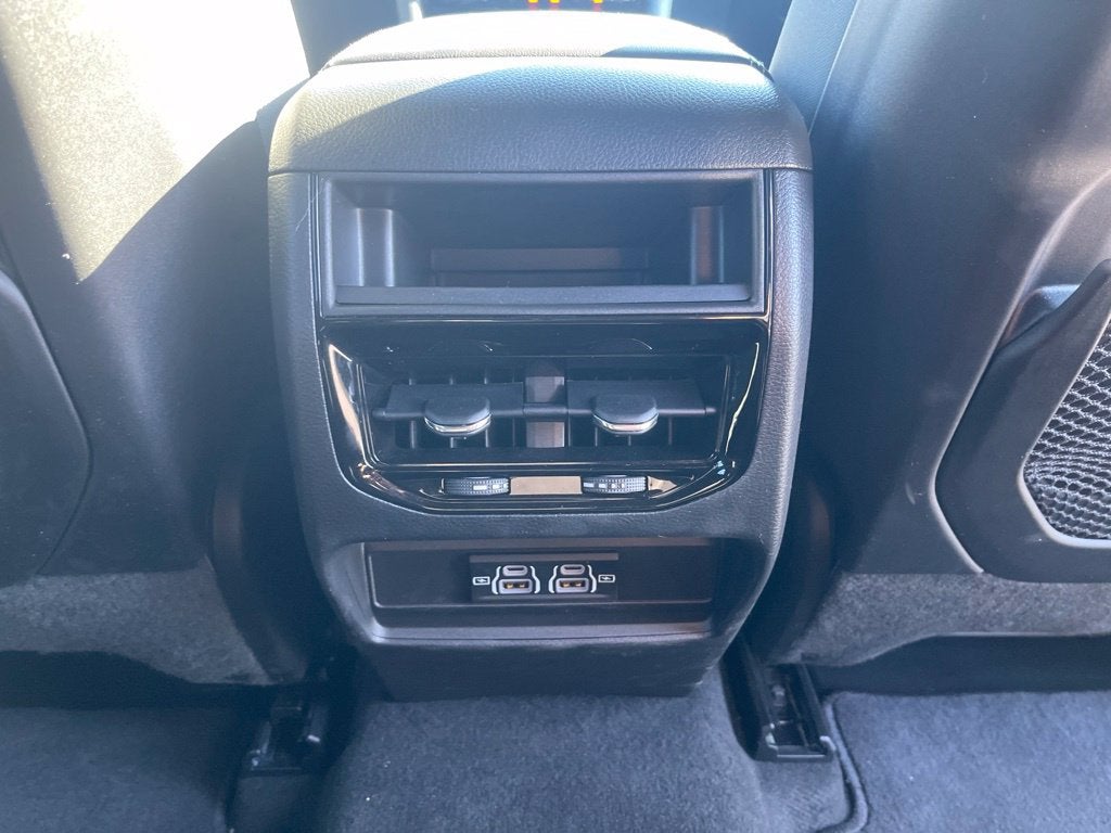 2026 Jeep Grand Cherokee GRAND CHEROKEE LAREDO 4X4