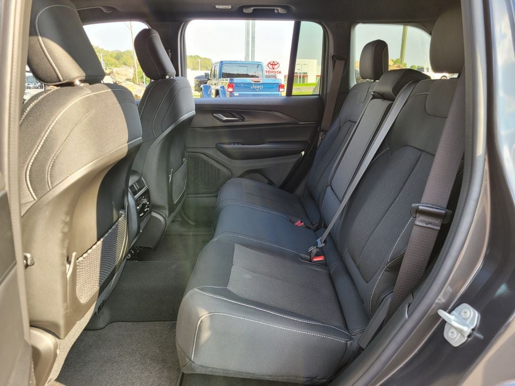 2025 Jeep Grand Cherokee GRAND CHEROKEE LAREDO X 4X4