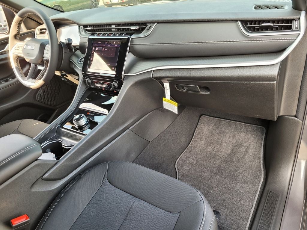 2025 Jeep Grand Cherokee GRAND CHEROKEE LAREDO X 4X4