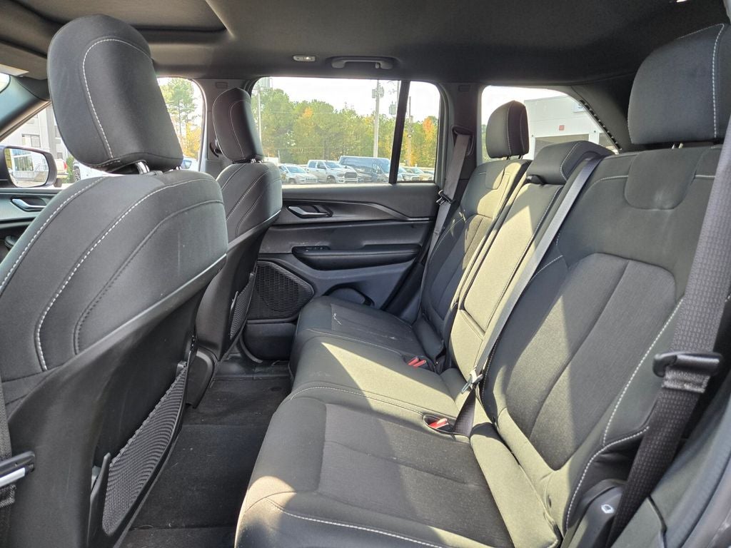 2025 Jeep Grand Cherokee GRAND CHEROKEE LAREDO X 4X4