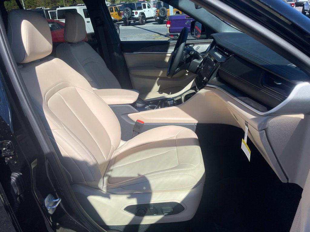 2027 Jeep Grand Cherokee GRAND CHEROKEE LIMITED 4X4