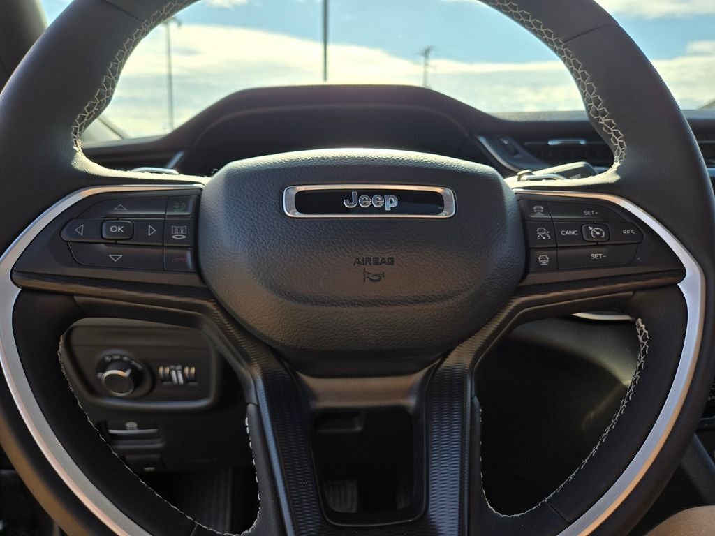 2025 Jeep Grand Cherokee GRAND CHEROKEE L LAREDO X 4X4