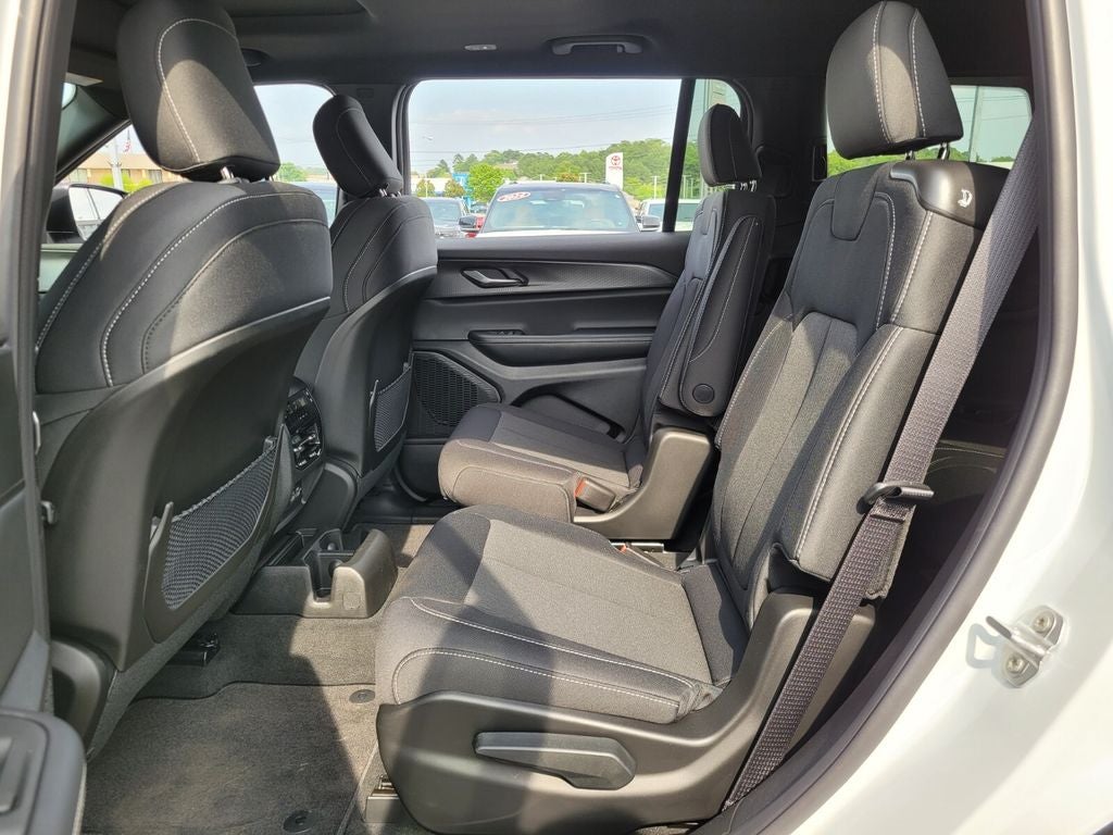 2025 Jeep Grand Cherokee GRAND CHEROKEE L LAREDO X 4X4