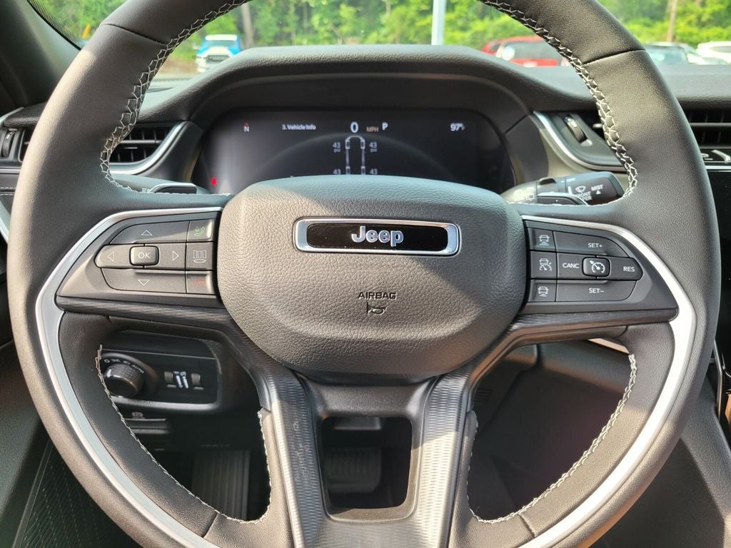 2025 Jeep Grand Cherokee GRAND CHEROKEE L LAREDO X 4X4