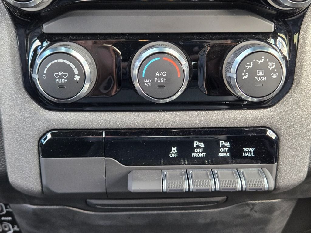 2025 RAM Ram 1500 RAM 1500 TRADESMAN CREW CAB 4X4 5'7' BOX