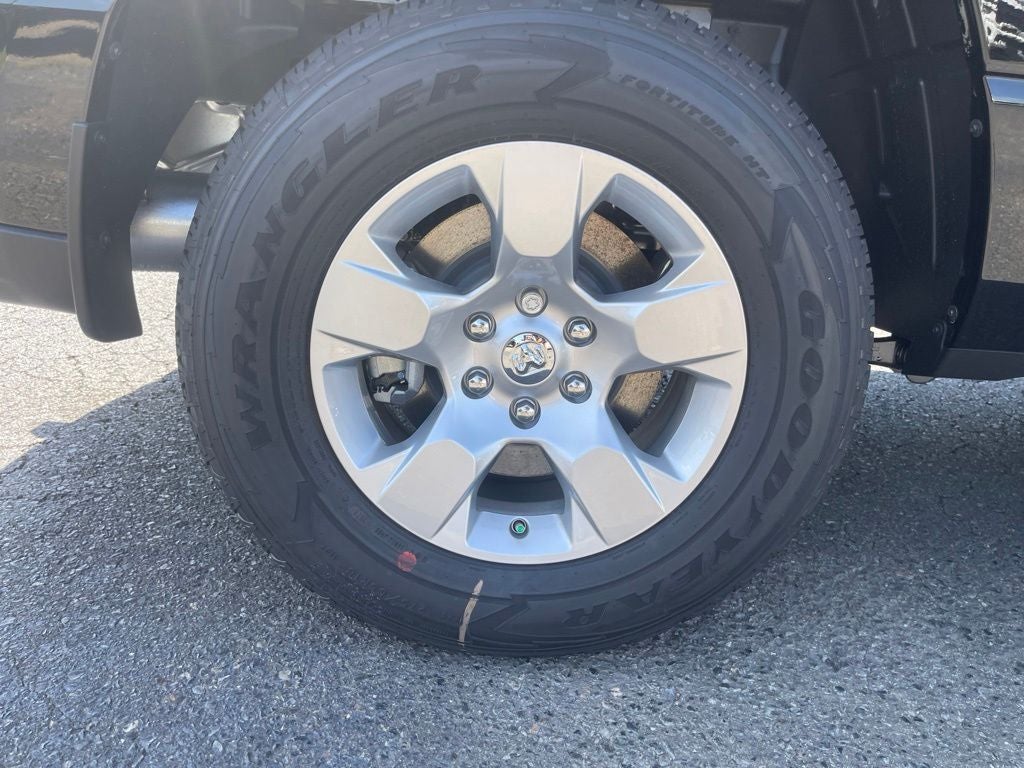 2026 RAM 1500 RAM 1500 TRADESMAN QUAD CAB 4X4 6'4' BOX