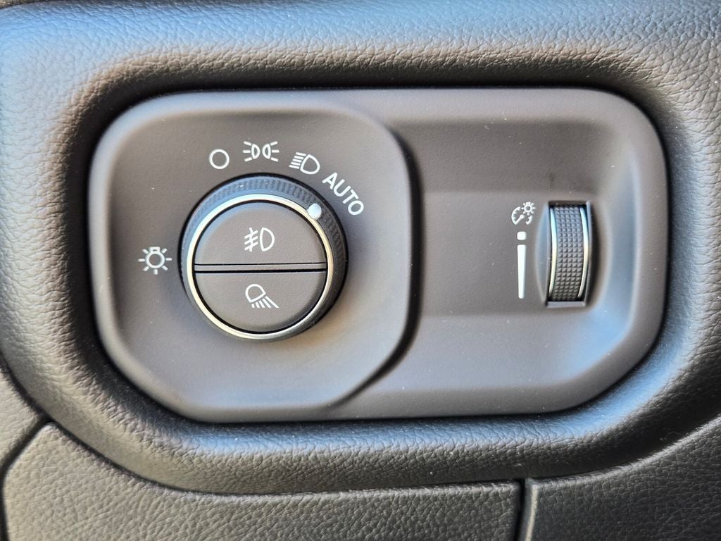 2025 RAM 1500 Big Horn Crew Cab 4x4 5'7' Box