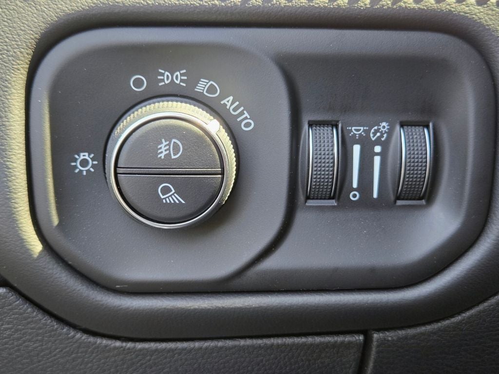 2026 RAM 1500 RAM 1500 LIMITED CREW CAB 4X4 5'7' BOX