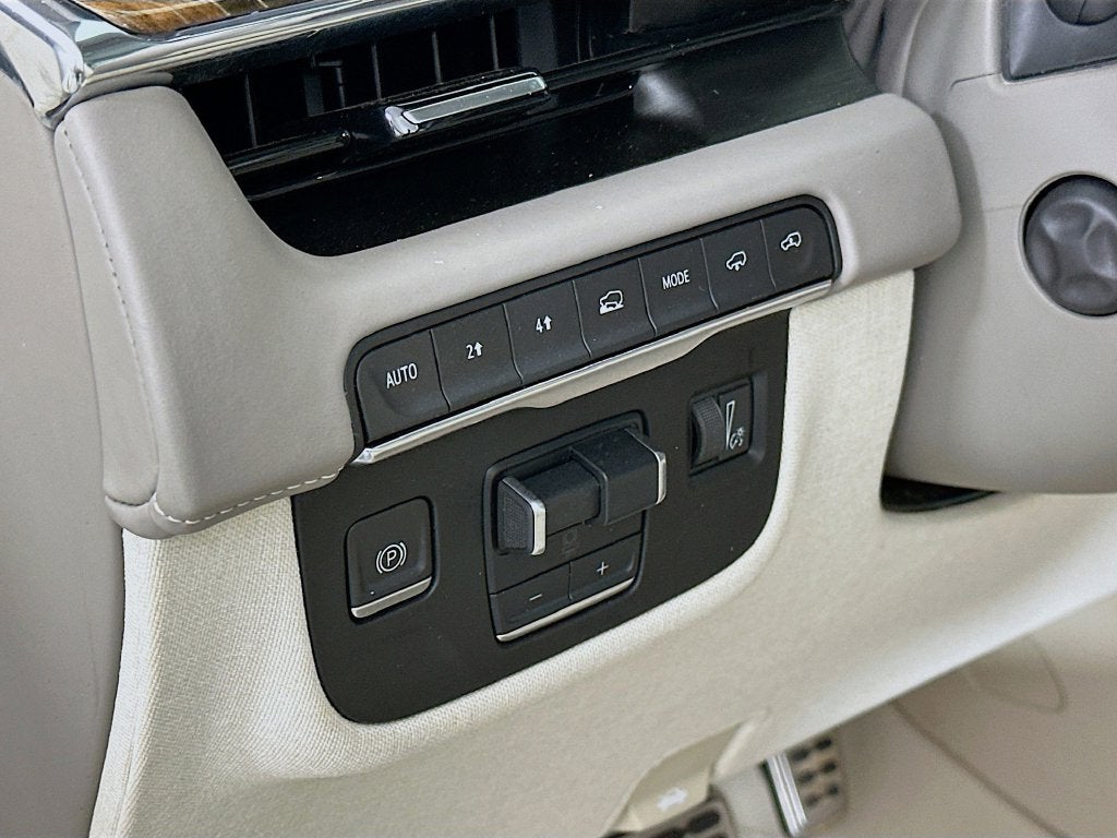 2023 Cadillac Escalade 4WD Sport Platinum