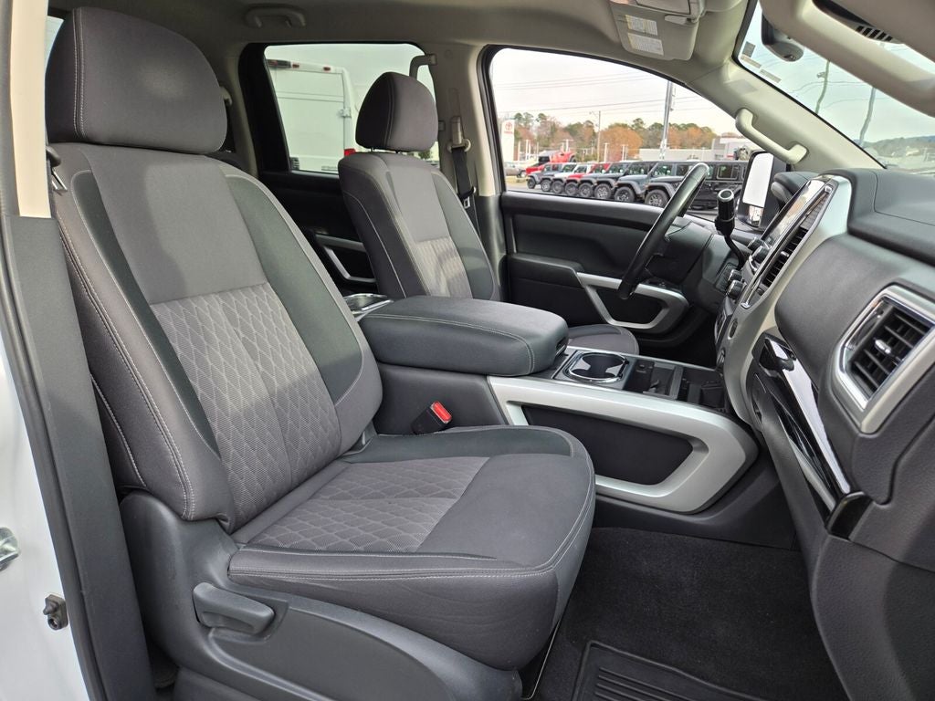 2024 Nissan TITAN Crew Cab SV 4x2