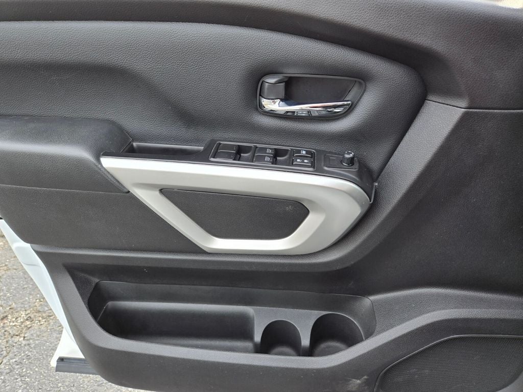 2024 Nissan TITAN Crew Cab SV 4x2