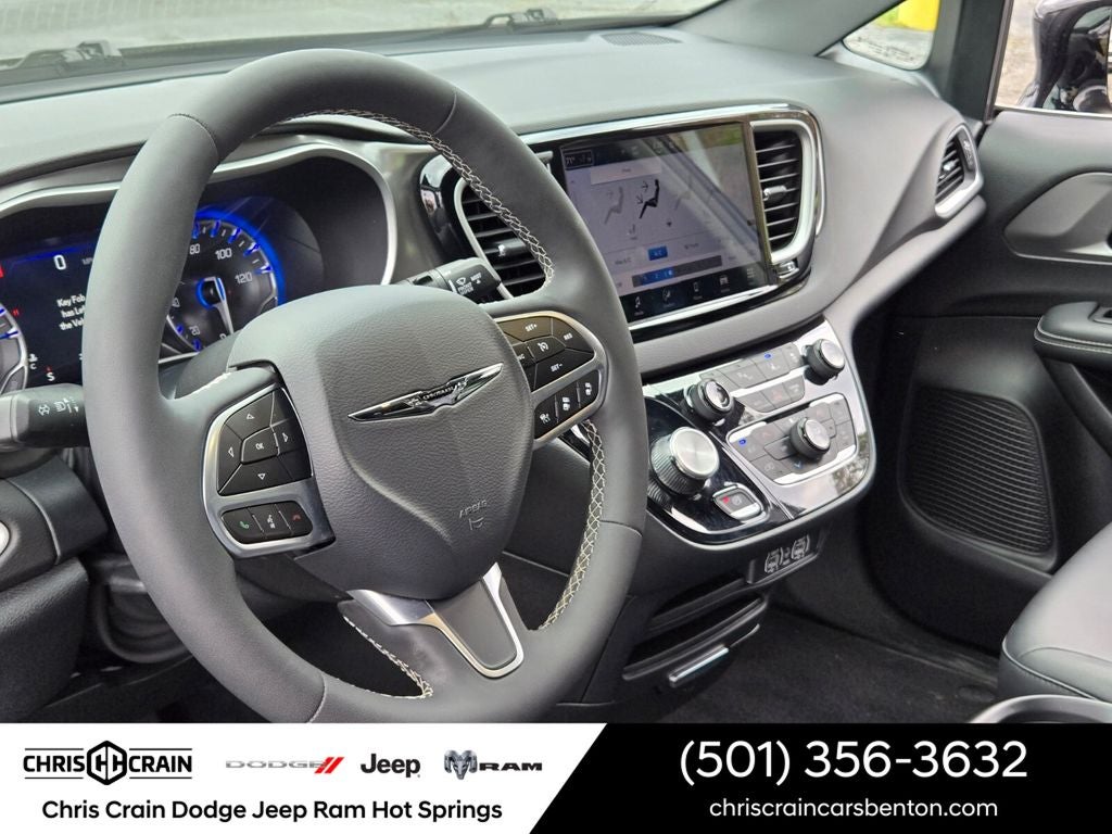 2025 Chrysler Pacifica Select