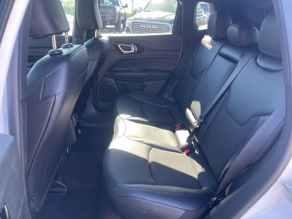 2027 Jeep Compass COMPASS LATITUDE ALTITUDE 4X4