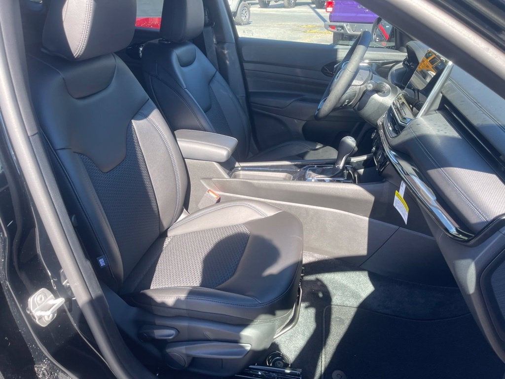2027 Jeep Compass COMPASS LATITUDE ALTITUDE 4X4