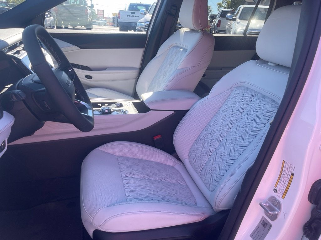 2027 Jeep Cherokee CHEROKEE OVERLAND 4X4