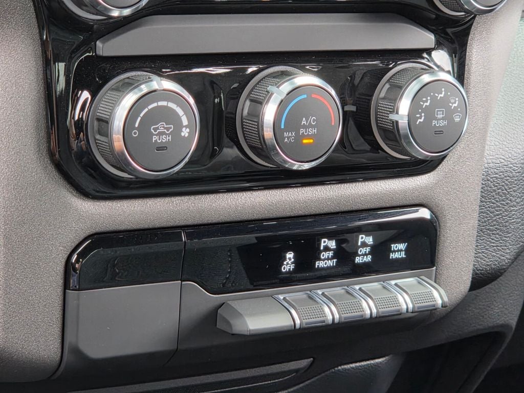 2026 RAM Ram 1500 RAM 1500 TRADESMAN CREW CAB 4X4 5'7' BOX