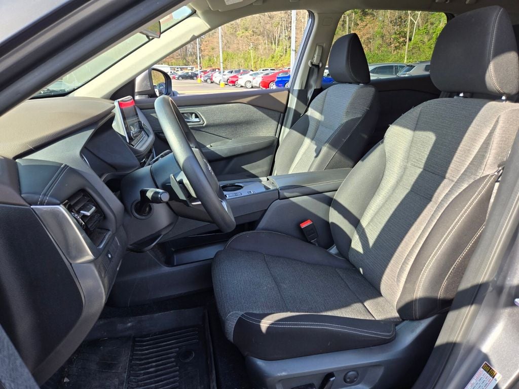 2022 Nissan Rogue SV FWD