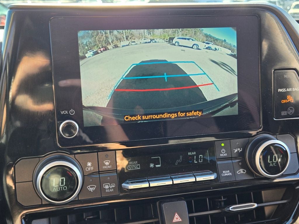 2024 Toyota Highlander LE