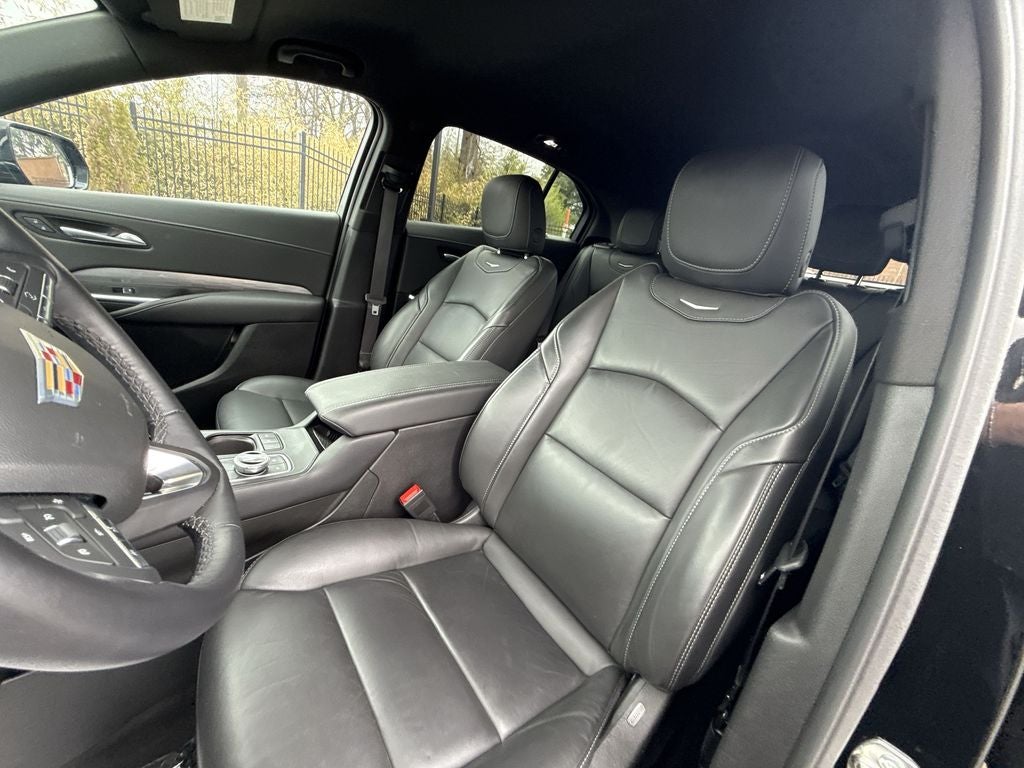 2025 Cadillac XT4 Premium Luxury