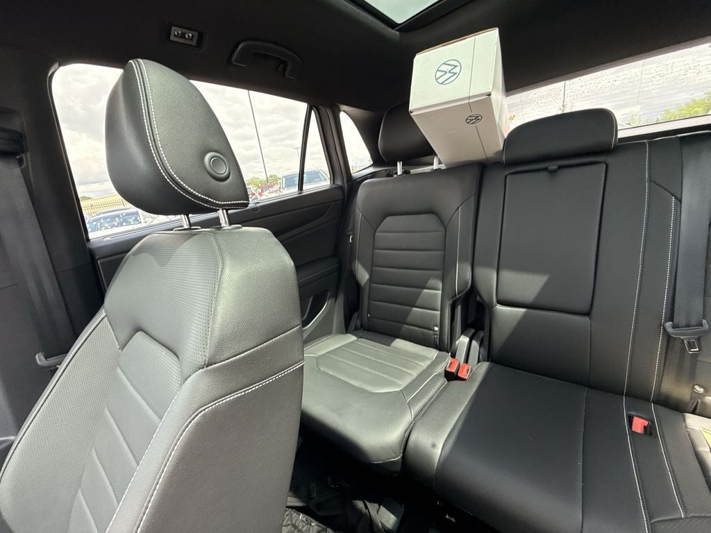 2025 Volkswagen Atlas Cross Sport 2.0T SEL R-Line Black