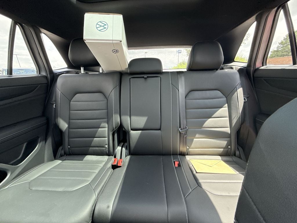 2025 Volkswagen Atlas Cross Sport 2.0T SEL R-Line Black
