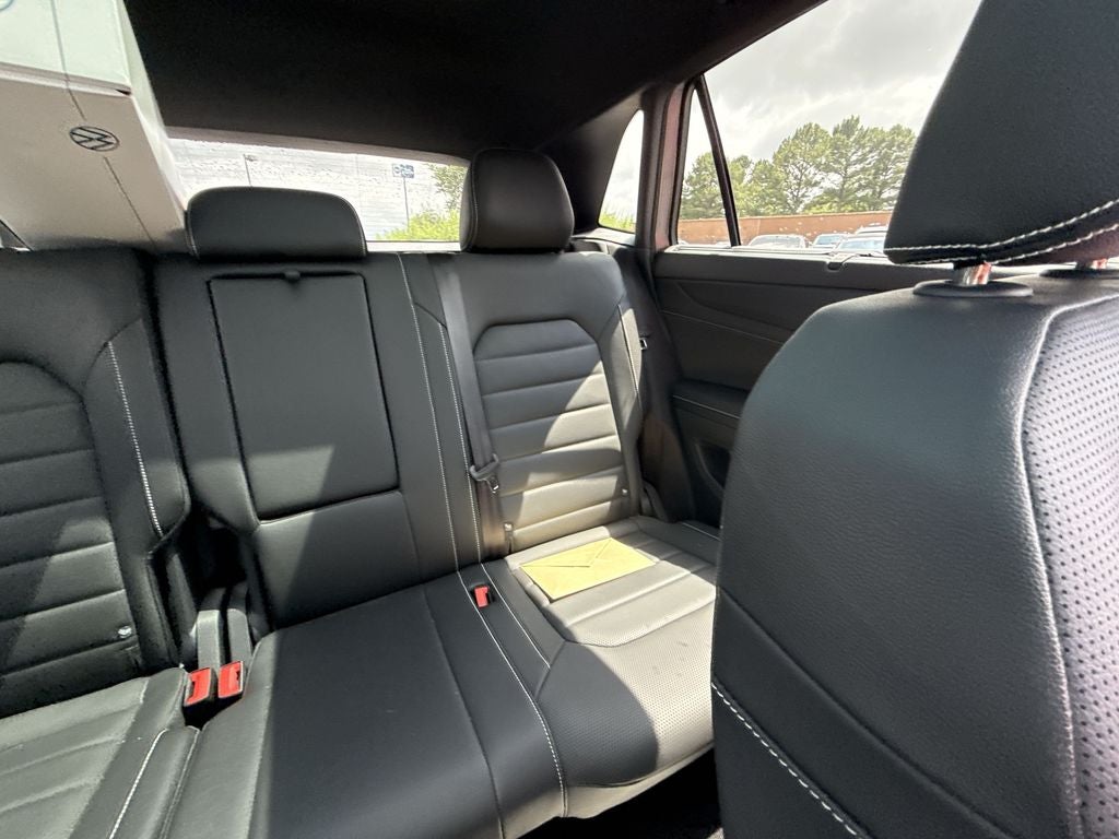 2025 Volkswagen Atlas Cross Sport 2.0T SEL R-Line Black