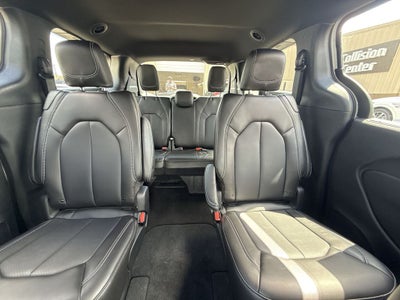 2025 Chrysler Voyager LX