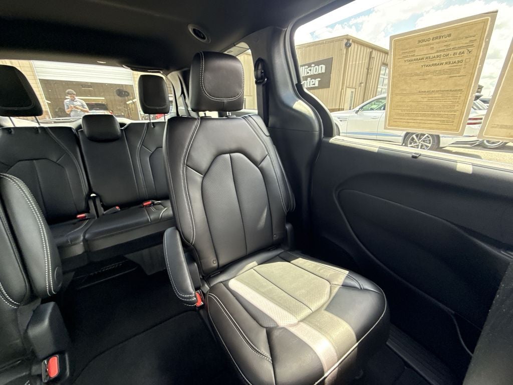 2025 Chrysler Voyager LX