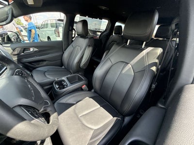 2025 Chrysler Voyager LX