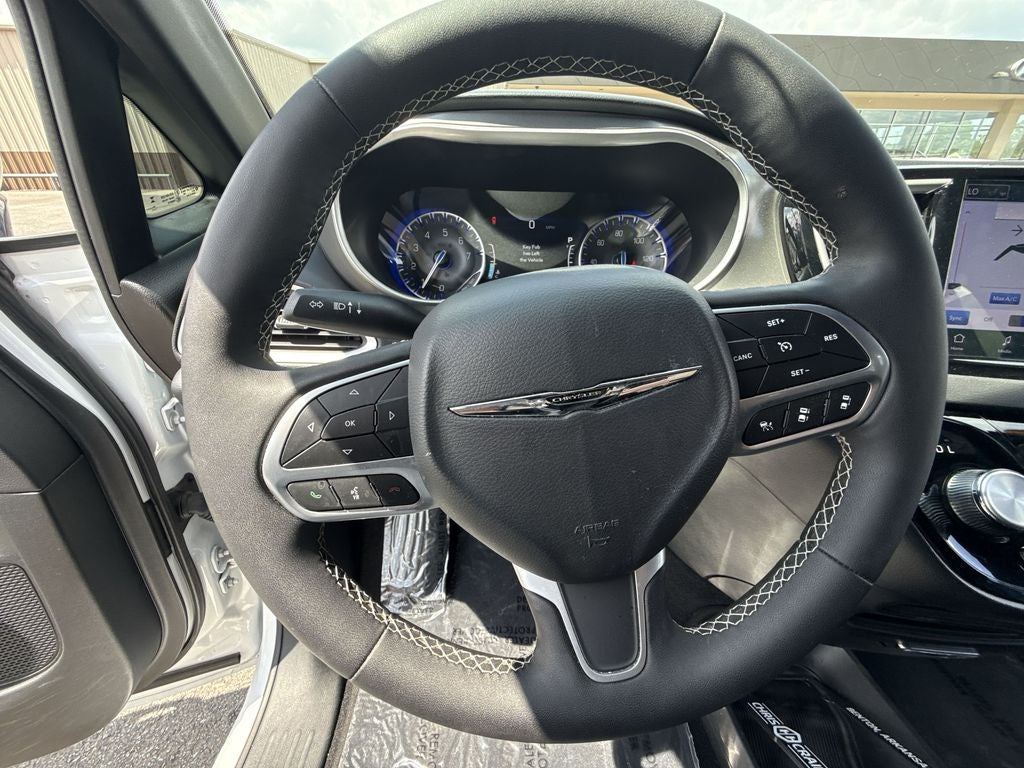 2025 Chrysler Voyager LX