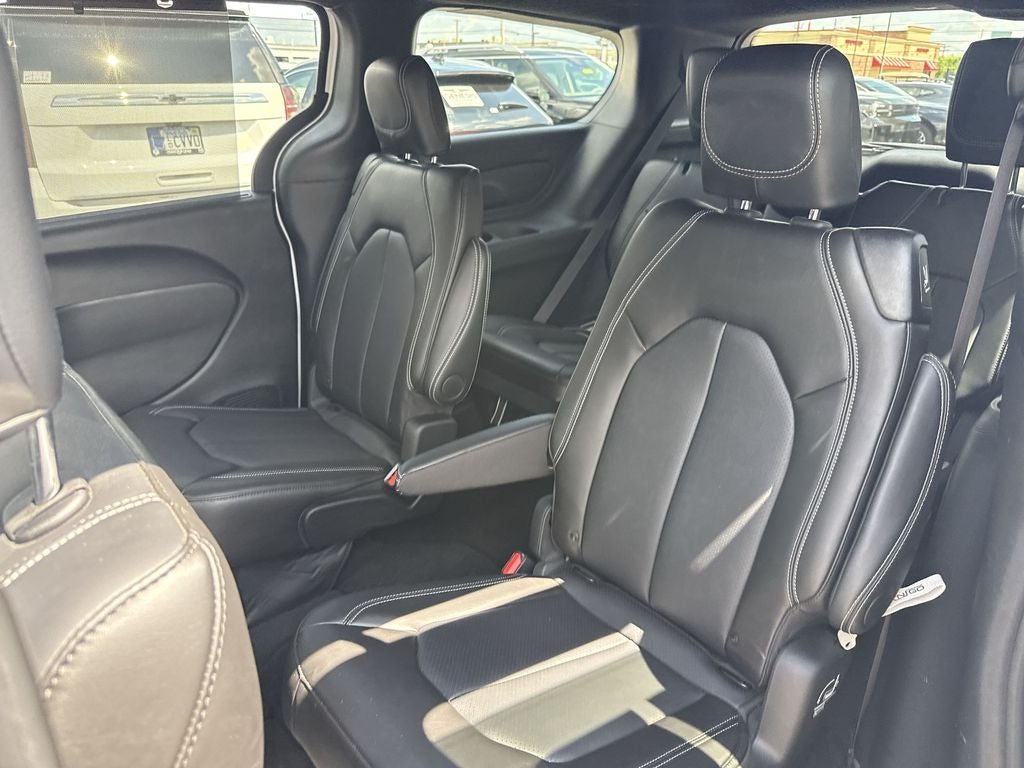 2025 Chrysler Voyager LX