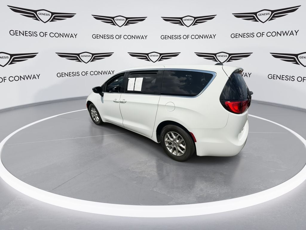 2025 Chrysler Voyager LX