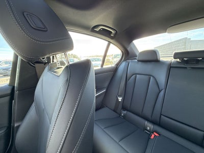 2025 BMW 3 Series 330i