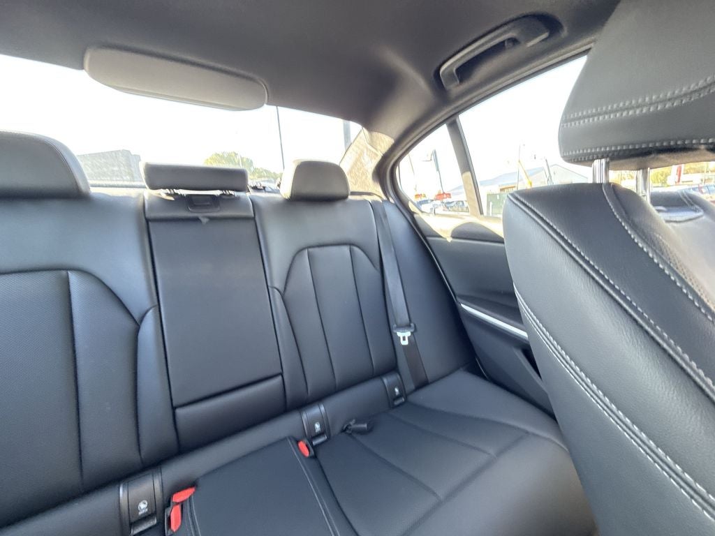 2025 BMW 3 Series 330i