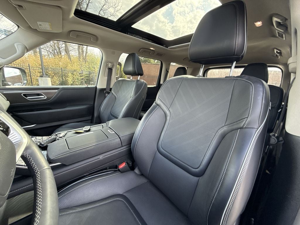 2025 INFINITI QX80 LUXE