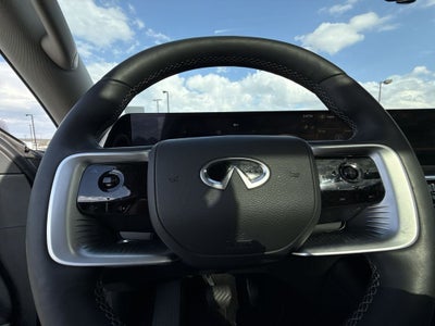 2025 INFINITI QX80 LUXE