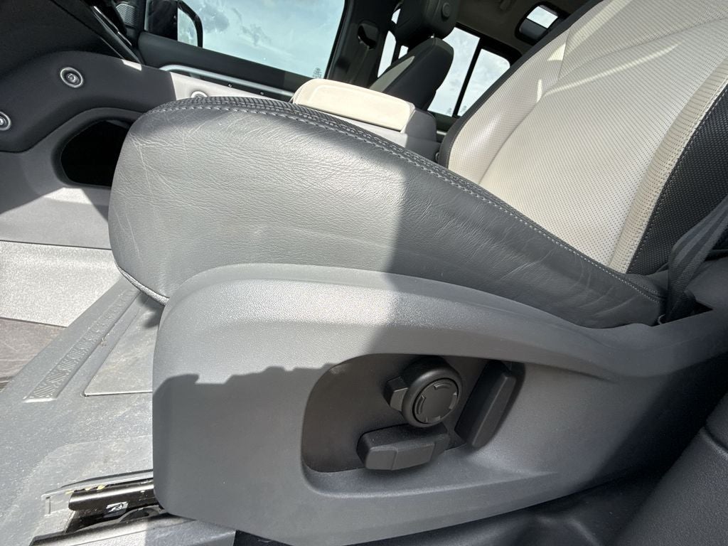 2024 Land Rover Defender 110 X-Dynamic SE