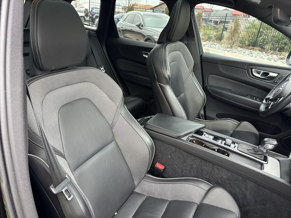 2021 Volvo XC60 T5 R-Design