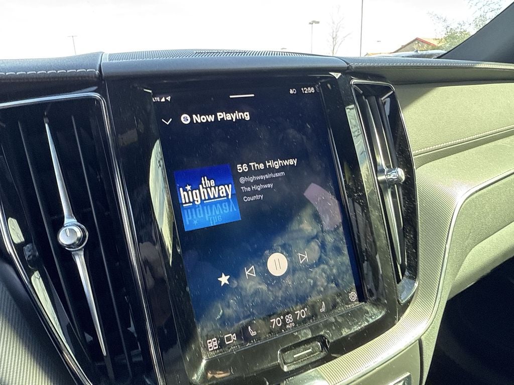 2022 Volvo XC60 Recharge Plug-In Hybrid T8 R-Design