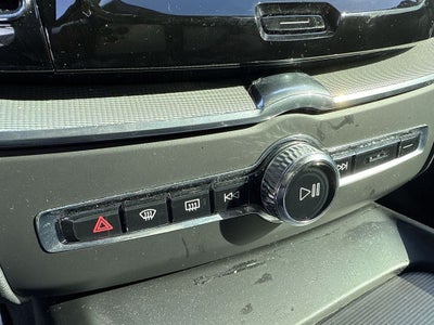 2022 Volvo XC60 Recharge Plug-In Hybrid T8 R-Design