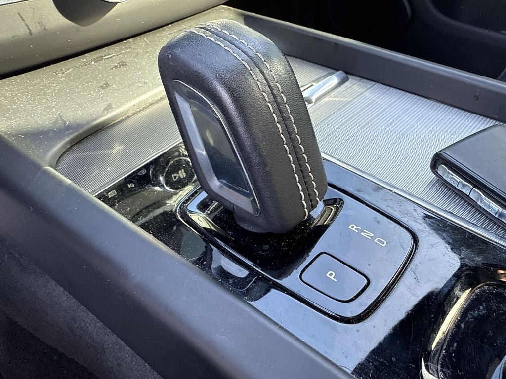 2022 Volvo XC60 Recharge Plug-In Hybrid T8 R-Design