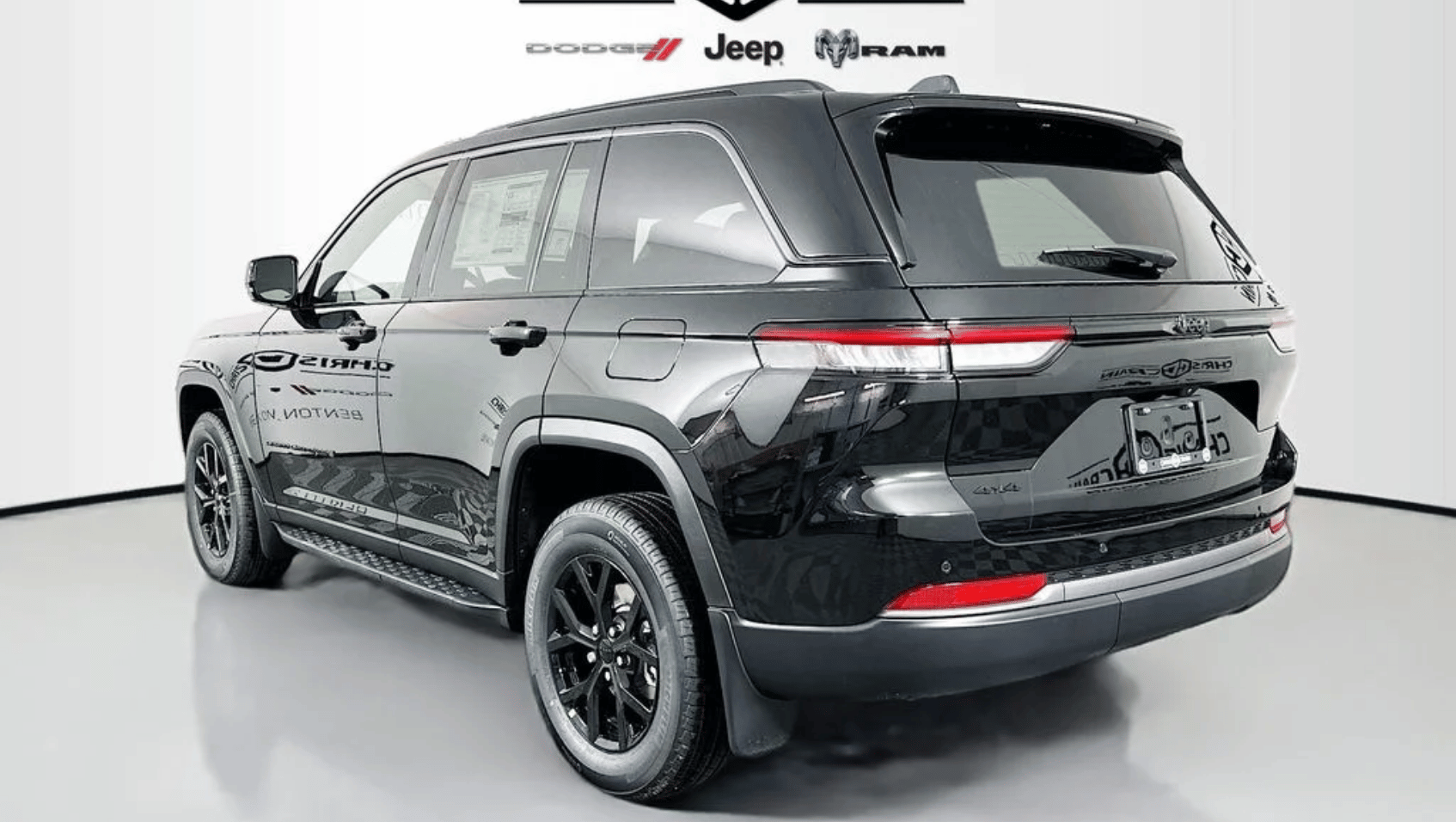 Back view of 2026 Jeep Grand Cherokee in Benton, AR